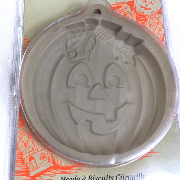 PUMPKIN 5" Cookie Mold Clay Ovenware Wilton 1998 Vtg NWT - Picture 1 of 5